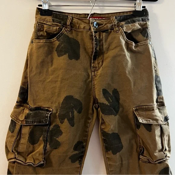 Smoke Rise NY | Cargo-Style Patterned Pants - Picture 2 of 12